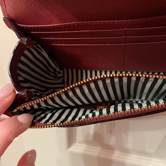 COPY - Gorgeous maroon Kate spade crossbody! 🎀❄️🌹 - Picture 6 of 9